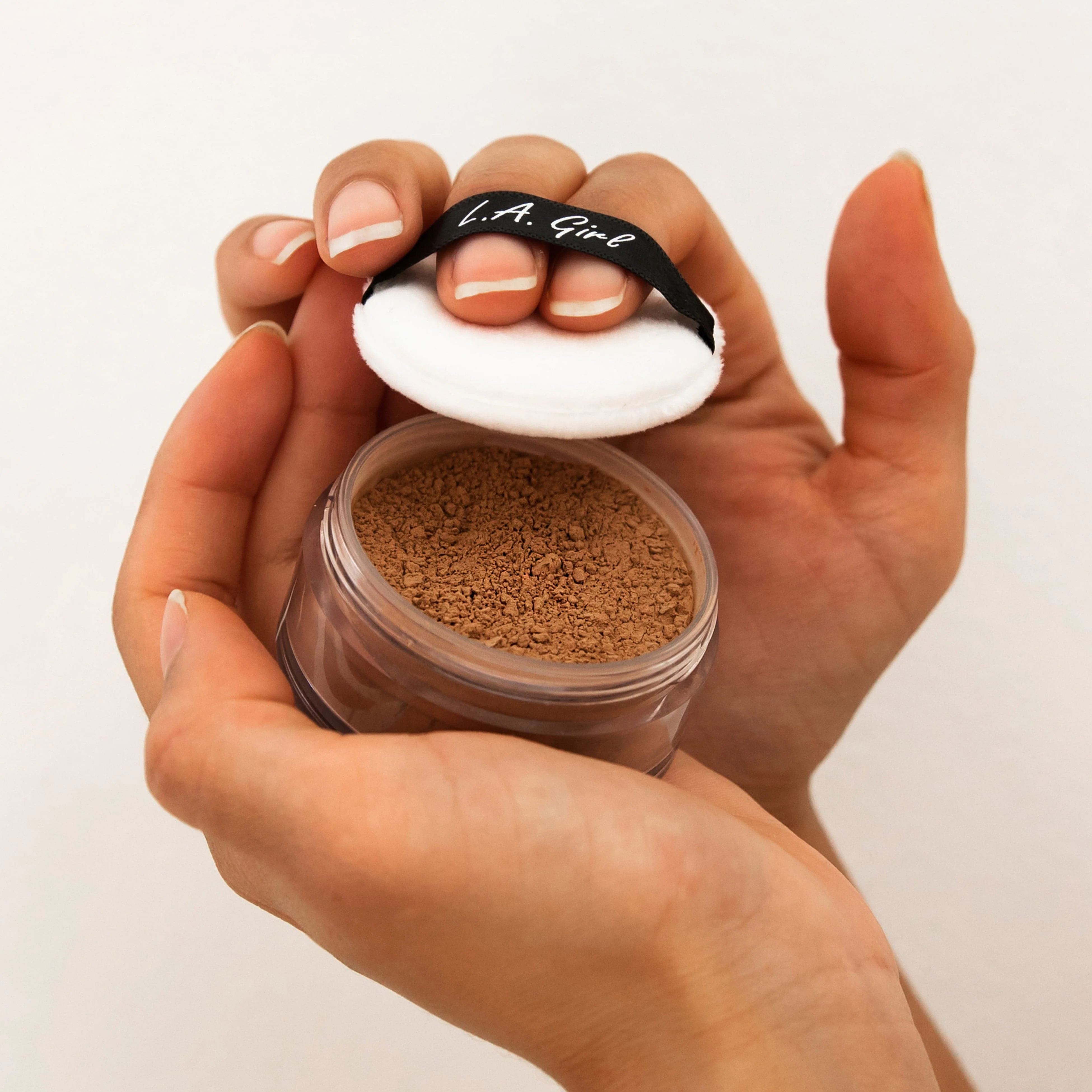 Instant Finish Blurring Loose Powder - Image 11