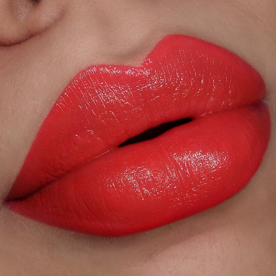 Pretty & Plump Plumping Lipstick - Image 18